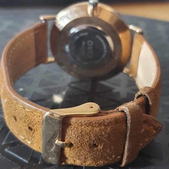 🦋10/$20🦋 QRTZ #15282 Goldtone/Cloud Print Leather Women's Watch - Picture 3 of 4